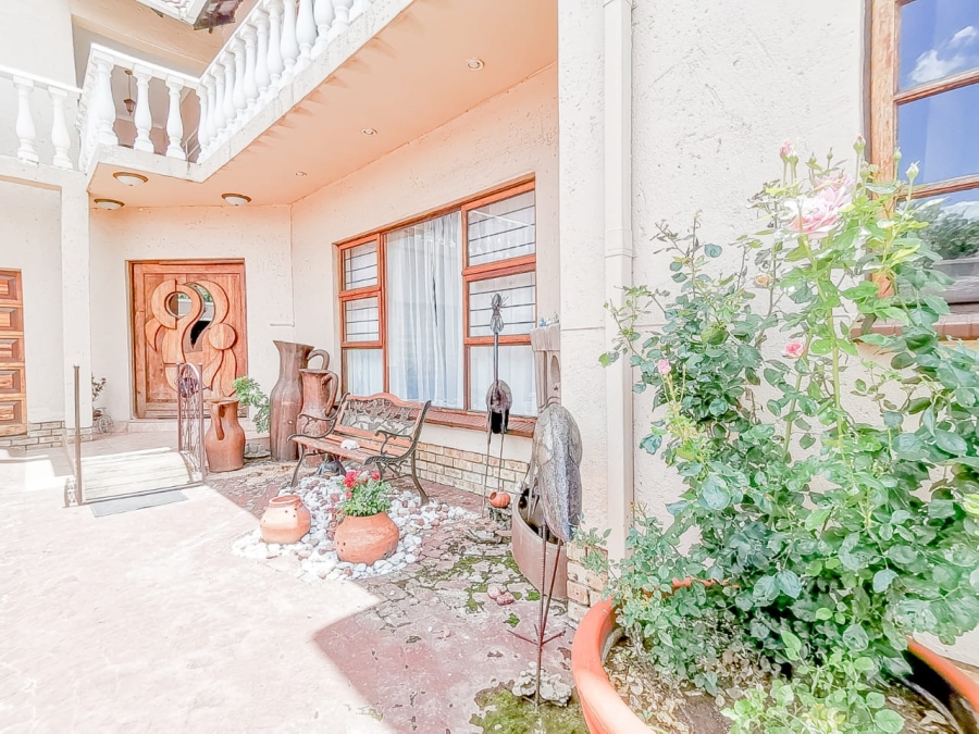 7 Bedroom Property for Sale in Parklands Western Cape